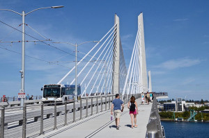 bus_on_tilikum_crossing_bridge